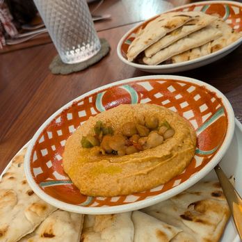 Lady Elaine - Pita and hummus - Mediterranean Near Me - Honolulu, Hawaii