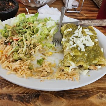 La Marina Restaurant - Enchiladas Yolanda- grilled chicken Enchiladas with rice and salad. - Seafood Near Me - Salina, Kansas La Marina Restaurant - Enchiladas Yolanda- grilled chicken Enchiladas with rice and salad. - Seafood Near Me - Salina, Kansas