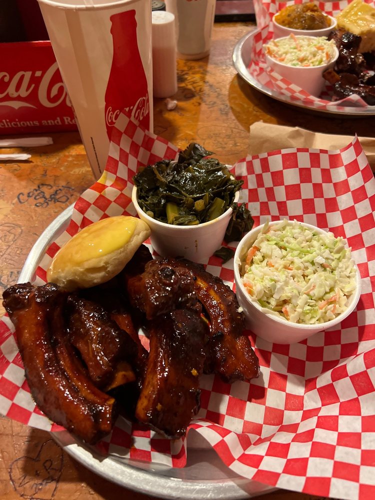 HEAVENLY HOGS BBQ Updated November 2024 1328 South Walnut, Seneca