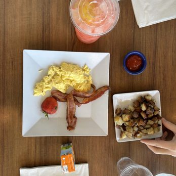 Joe's Farm Grill - Kids meal breakfast with a side of potatoes and a strawberry lemonade - American Near Me - Gilbert, Arizona Joe's Farm Grill - Kids meal breakfast with a side of potatoes and a strawberry lemonade - American Near Me - Gilbert, Arizona