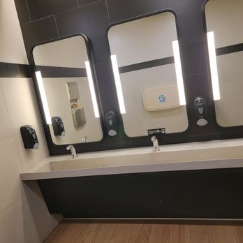 Home Run Dugout - Clean bathrooms - American Near Me - Katy, Texas