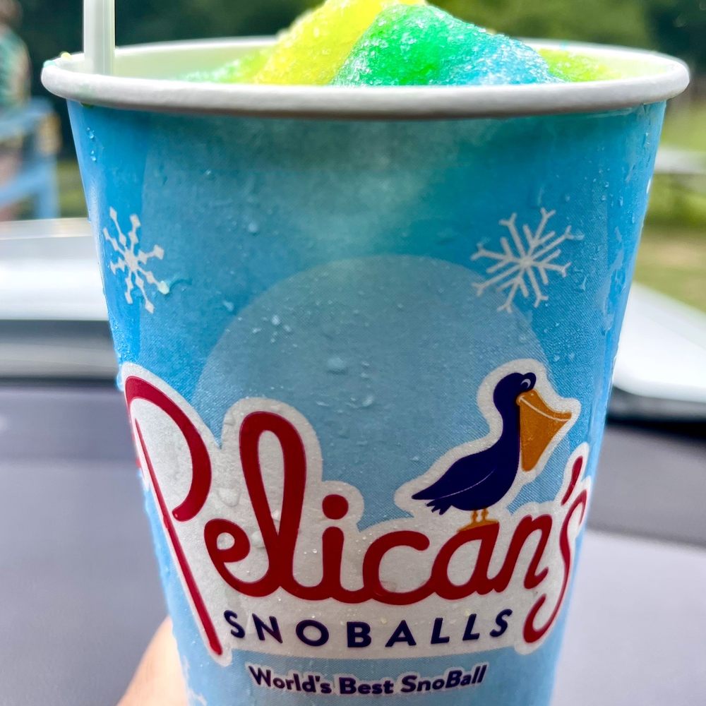 Blue raspberry and pineapple with vanilla ice cream sandwiched in the middle. Refreshing and delicious! Blue raspberry and pineapple with vanilla ice cream sandwiched in the middle. Refreshing and delicious!