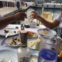 Yengeç Restaurant - Kalamar, karides, salata, balik ve ortam mukemmel. Cooook tesekkurler isletmeci arkadaslar.
