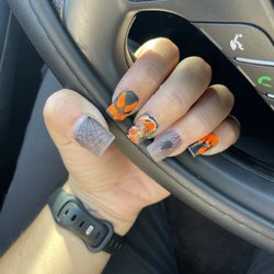 Fleur de Le's Nail & Hair Lounge