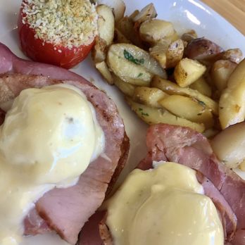 Early Bird - Traditional Eggs Benedict - New American Near Me - Fullerton, California