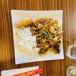Mulan Asian Fusion & Bubble Tea - Lunch Beef Lo Mein