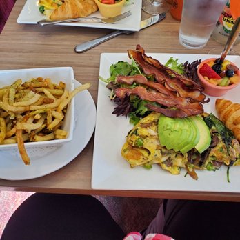 Del Ray Cafe - Famous garlic fries, lump crab omelet with veggies and a side of bacon and avocado!! - French Near Me - Alexandria, Virginia