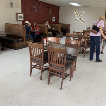 Rail Yard Restaurant - people waiting for the train - Sports Bars Near Me - Appomattox, Virginia Rail Yard Restaurant - people waiting for the train - Sports Bars Near Me - Appomattox, Virginia