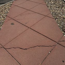 Holiday Inn Denver-Parker-E470/Parker Rd - Falling apart at the seams, crack on entrance into hotel should have been a sign not to stay here