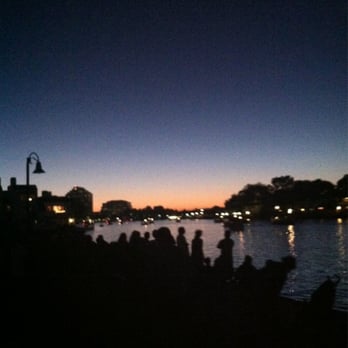 Catamaran Park - The crowd gathered around the lagoon awaiting Independence Day fireworks. 2013 - Parks Near Me - San Mateo, California Catamaran Park - The crowd gathered around the lagoon awaiting Independence Day fireworks. 2013 - Parks Near Me - San Mateo, California