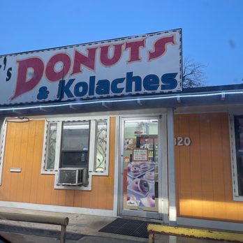 Dj's Donuts - the front of the restaurant - Donuts Near Me - Hillsboro, Texas Dj's Donuts - the front of the restaurant - Donuts Near Me - Hillsboro, Texas