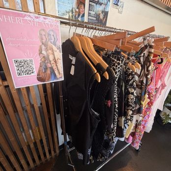 Honour Coffee & Raw Juice - Clothing for sale - Coffee & Tea Near Me - Minneapolis, Minnesota Honour Coffee & Raw Juice - Clothing for sale - Coffee & Tea Near Me - Minneapolis, Minnesota
