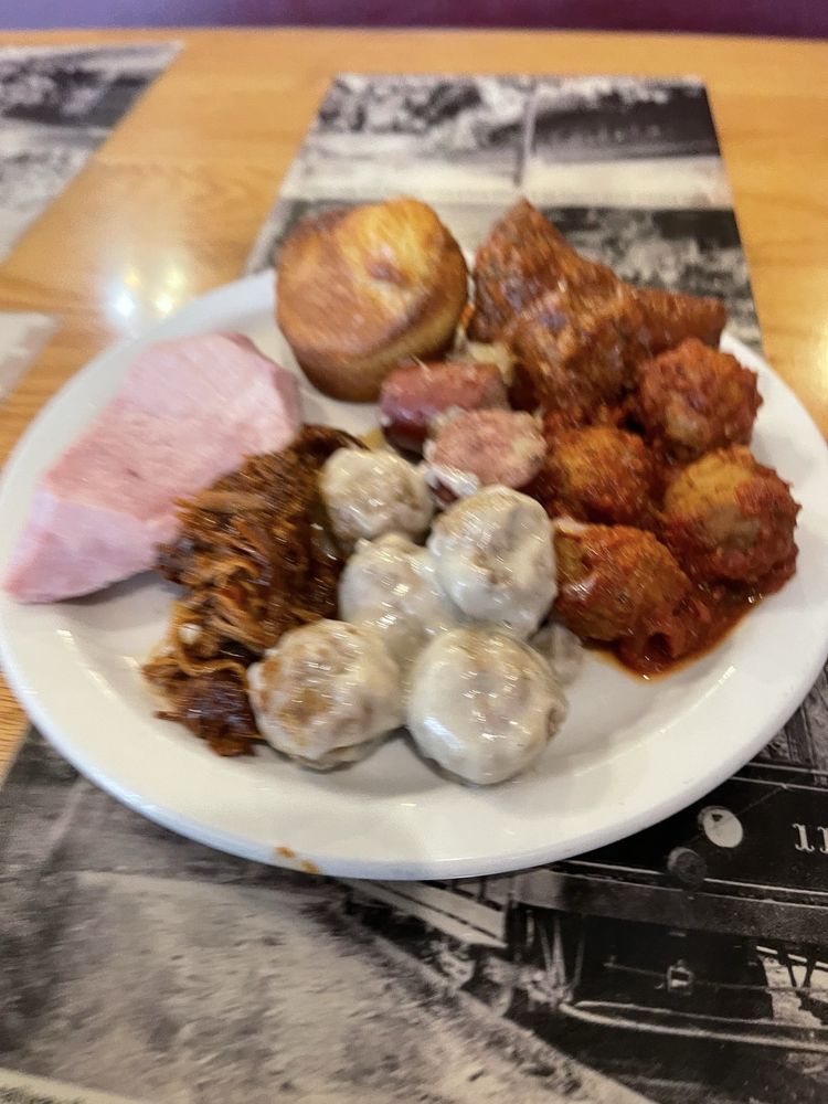 Quinet's Restaurant Logo