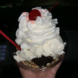 Hot Fudge Brownie Sundae