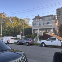 Harbor House Bed & Breakfast - Bed bug exterminator infront