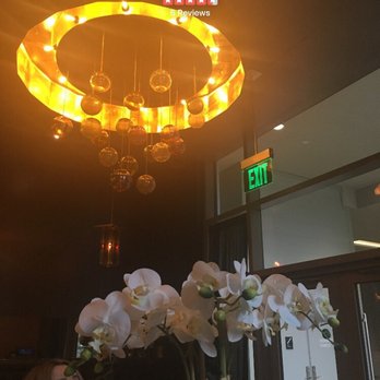 Central Bar + Restaurant - Pretty awesome decor. Very stylish and contemporary looking. - American Near Me - Bellevue, Washington