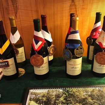 Verde Vineyards - Wineries Near Me - Johnston, Rhode Island