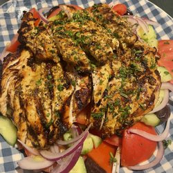 Restaurant Village Grec - Greek salad chicken