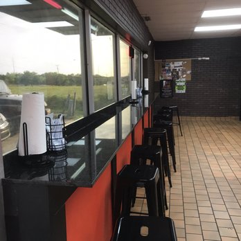 Tez Wingz - Waiting / dine in area - Chicken Wings Near Me - Midwest City, Oklahoma Tez Wingz - Waiting / dine in area - Chicken Wings Near Me - Midwest City, Oklahoma