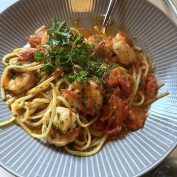 Francesca's On Chestnut - Linguine Agli Scampi - Shrimp, Garlic, Chili Flakes, Cherry Tomato Sauce - Italian Near Me - Chicago, Illinois