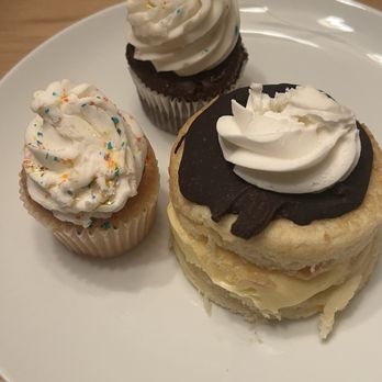 A&J Bakery - Cupcakes & Boston cream pie - Bakeries Near Me - Cranston, Rhode Island