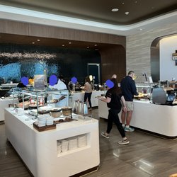 Delta Sky Club - Buffet area