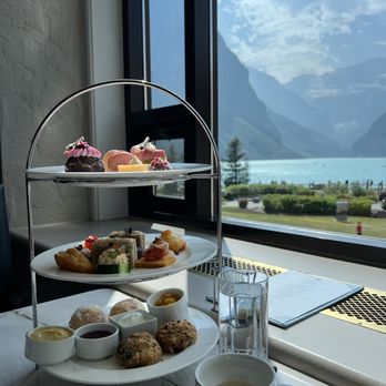 FAIRVIEW BAR AND RESTAURANT - Modern European Near Me - Lake Louise, Alberta FAIRVIEW BAR AND RESTAURANT - Modern European Near Me - Lake Louise, Alberta