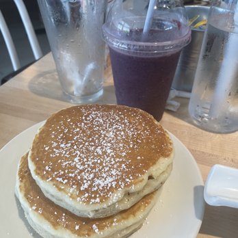Hills Cafe - Mix Berry Smoothie & Buttermilk Pancakes - Cafes Near Me - Lewisville, Texas