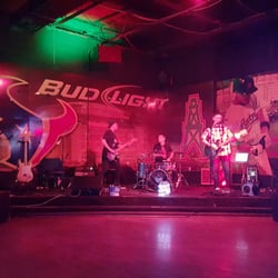 Pennison's Sports Pub Too - Live music that jams!