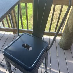 Ukulele Brand's - Uncomfortable chair if you curvy or have a big booty