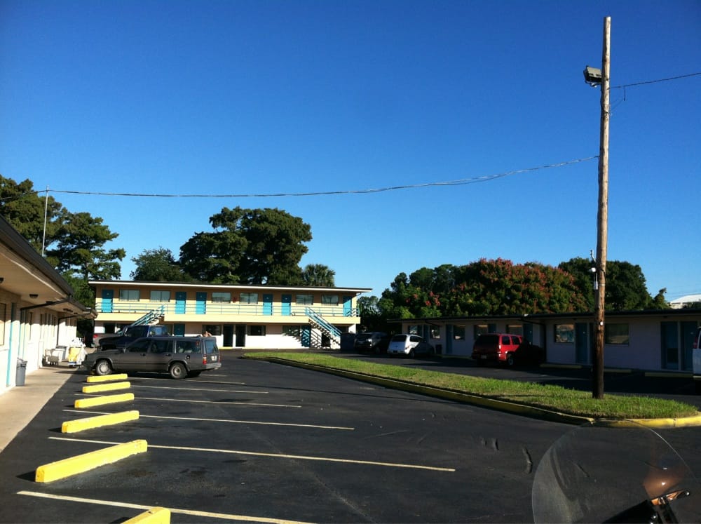 NEW ORLEANS INN Updated August 2024 23 Photos 5035 Chef Menteur