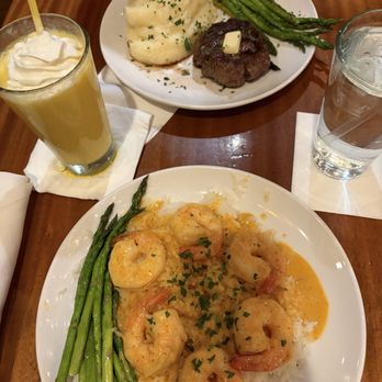 The Red Parrot Restaurant - Amazing...Thai curry shrimp and virgin mango mango loco(coconut) - American Near Me - Newport, Rhode Island