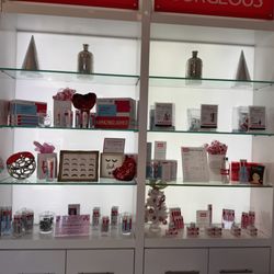 Amazing Lash Studio - More amazing retail