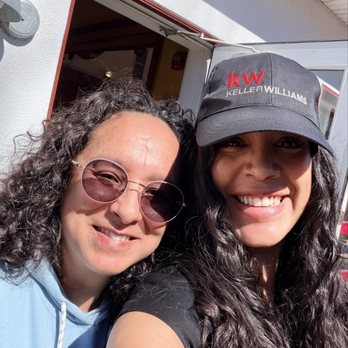 The 9W Market - My friend and I are eating outside - Cafes Near Me - Palisades, New York The 9W Market - My friend and I are eating outside - Cafes Near Me - Palisades, New York