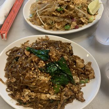 The Smiling Elephant - Smiling Elephant Pad Thai and Pad See-Ew - Thai Near Me - Nashville, Tennessee The Smiling Elephant - Smiling Elephant Pad Thai and Pad See-Ew - Thai Near Me - Nashville, Tennessee