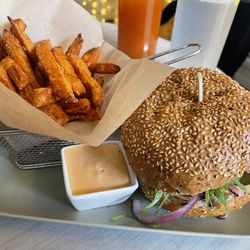 Veggiezz - Cheeseburger mit Sweet Potato's