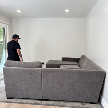 KWIK Moving - Sofa placed perfectly - Movers Near Me - Marina Del Rey, California KWIK Moving - Sofa placed perfectly - Movers Near Me - Marina Del Rey, California