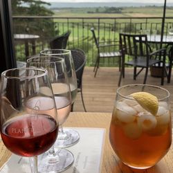 Planters Ridge - Sparkling flight and home made iced tea.