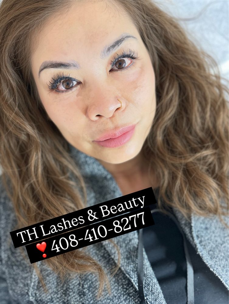 TH LASHES & BROW Logo