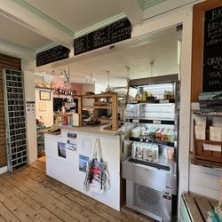 Salty Rose's and the Periwinkle Café - Cafe