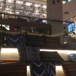 De Stil - Big stair-like seating area! Looks fun!