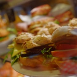 CaféBar FreudenGrün - Eine Großaufnahme von einigen Sandwiches.