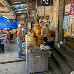 新龍城茶樓 - No carts, order at the chef