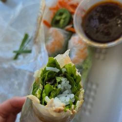 Cho tam bien - Inside spring roll