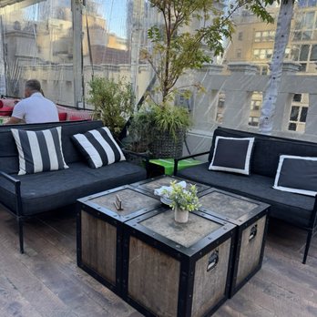 Refinery Rooftop - Lounges Near Me - New York, New York