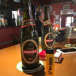 Øens Bodega - Super dejligt værtshus. God betjening. Søde stamgæster og højt humør.  #homovenligt