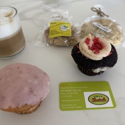 Strawberry cupcake, chocolate Toiyabe forest cupcake, snickerdoodle and vanilla bean cookies Strawberry cupcake, chocolate Toiyabe forest cupcake, snickerdoodle and vanilla bean cookies