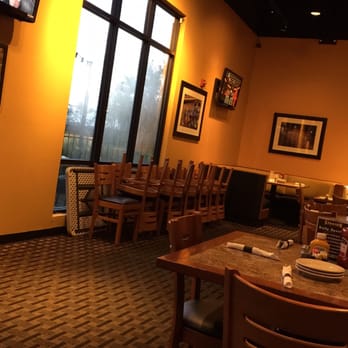 Stadium Grill - This place was disappointing. Everything we ordered was subpar at best. Nothing was fresh and the burger had freezer burn. - Sports Bars Near Me - Columbia, Missouri