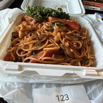 Noodle World - "Spicy" seafood spaghetti (not spicy) - Chinese Near Me - Alhambra, California