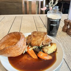 The Warwick - Sunday beef roast
